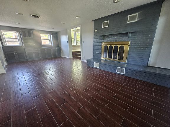 2nd image of 1301 Farris Ave
