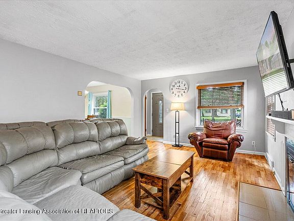 4th image of 1608 W Washtenaw St