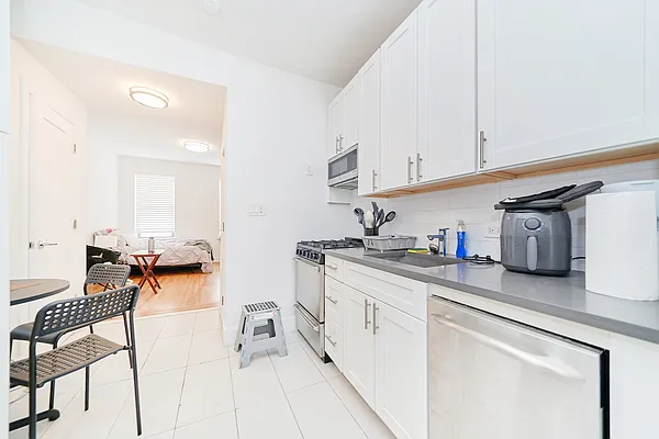 Rented by Living New York | media 13