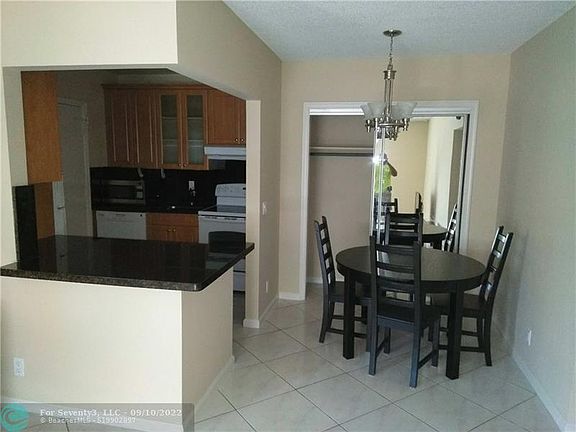 4th image of 2220 NE 68th St APT 1031
