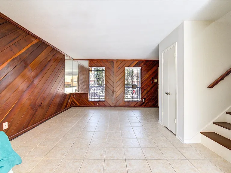 14633 Perthshire Rd — Photo 9
