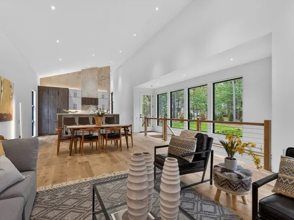 56 Seymour St, Concord, MA 01742