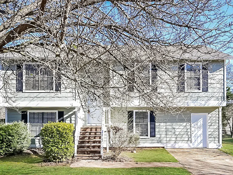 6698 Bent Creek Dr — Photo 2