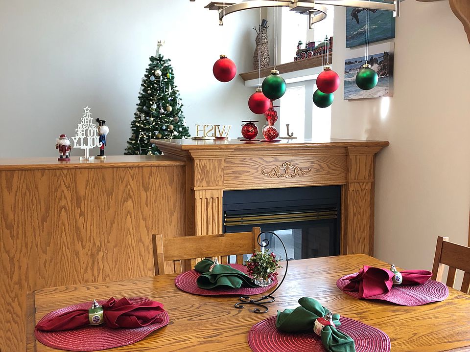 Kitchen eat in area