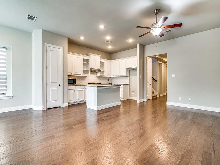 2156 Bailey St — Photo 8