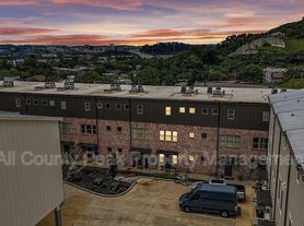 895 Cherokee Blvd