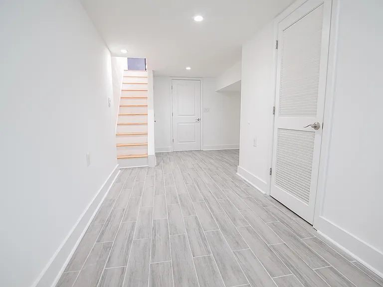 Full finished basement with full bathroom and laundry closet
