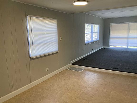 4th image of 304 Jasmine St