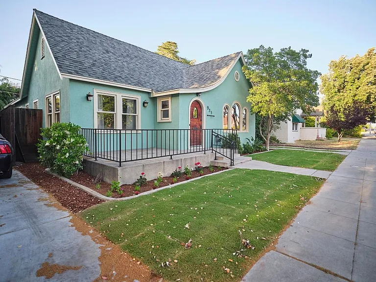935 E Clinton Ave — Photo 2