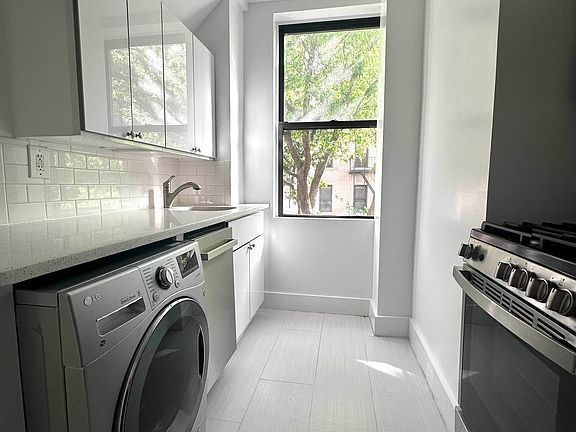 2nd image of 4101 Broadway Unit 2D