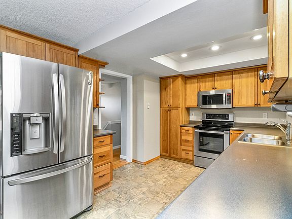 5th image of 9210 166th Pl NE