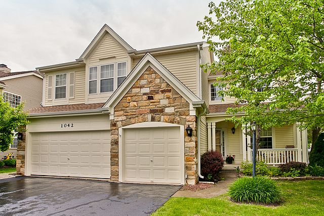 1st image of 1042 Village Ln