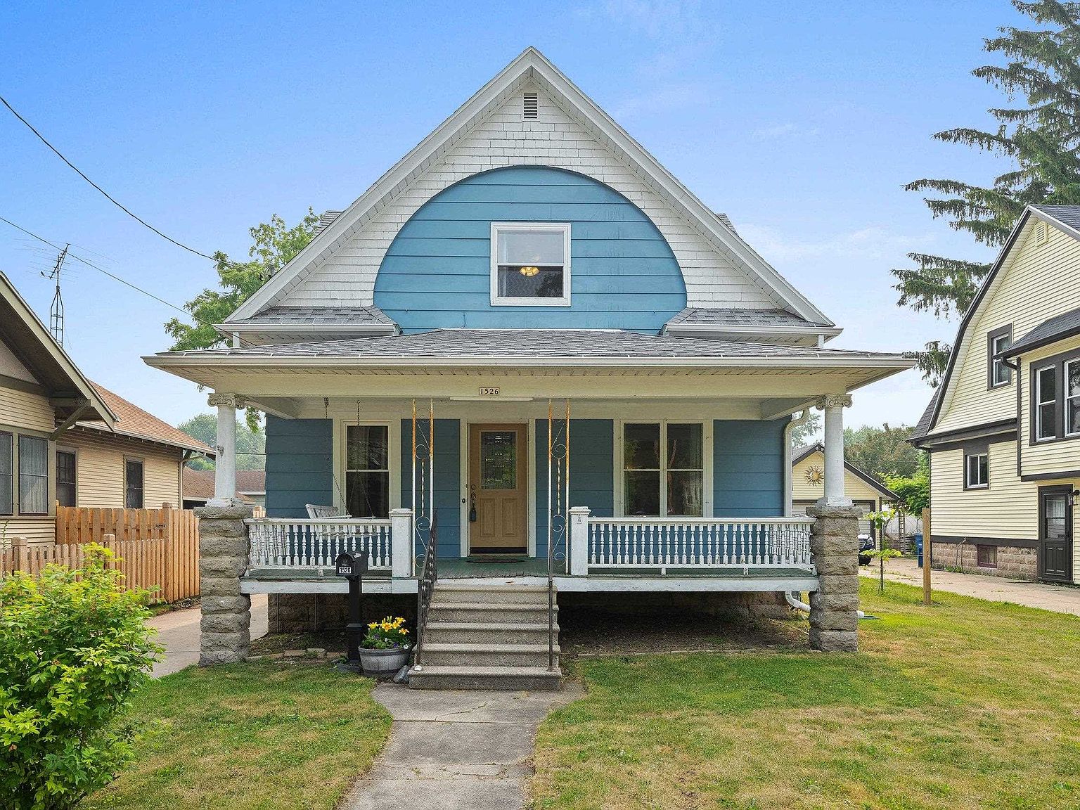 1526 N Main St, Oshkosh, WI 54901 Zillow