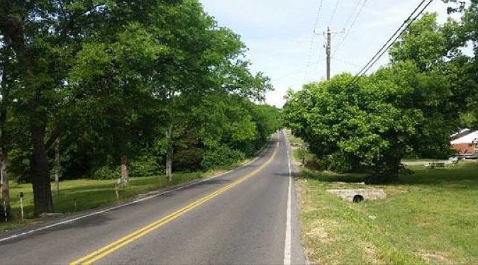 2nd image of 923 Neelys Bend Rd