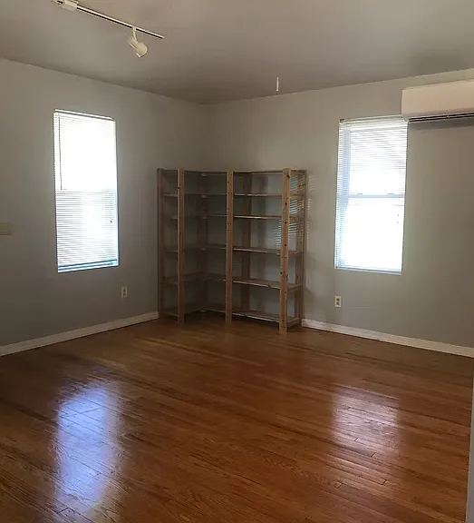 73 Mary St — Photo 1