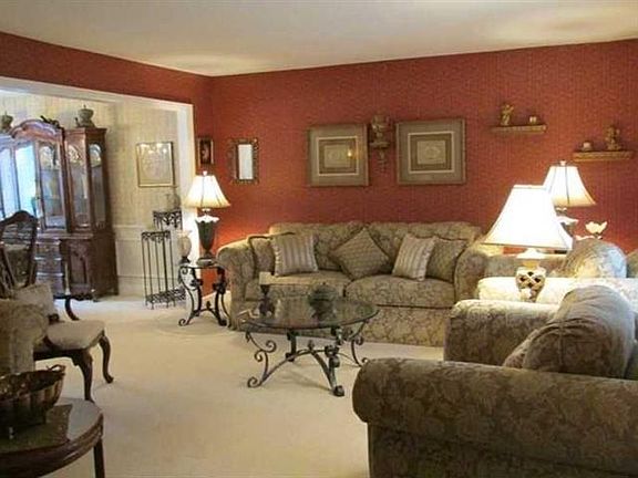 3rd image of 102 Foxwood Ln