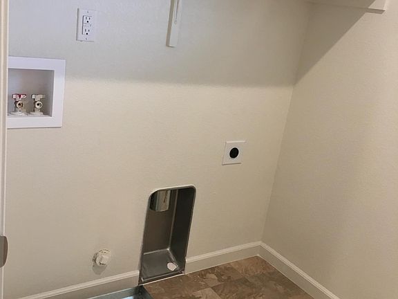 2nd image of 3040 Club Center Dr