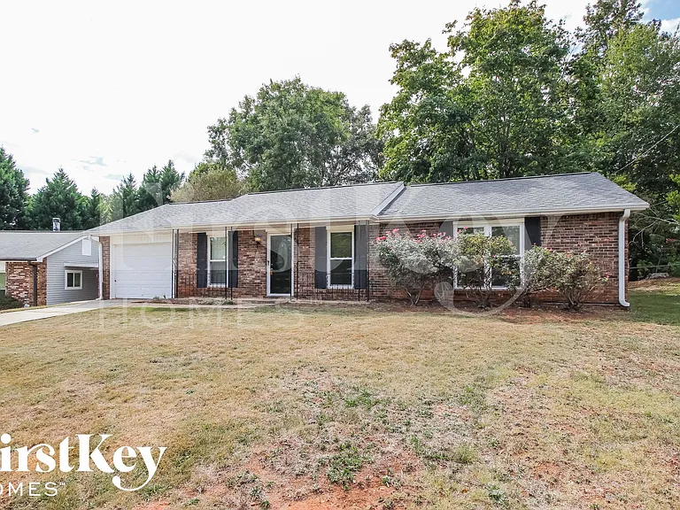 2847 Haddon Dr — Photo 3