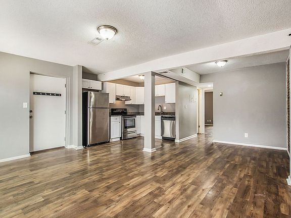 4th image of 3739 Wyandotte St #6