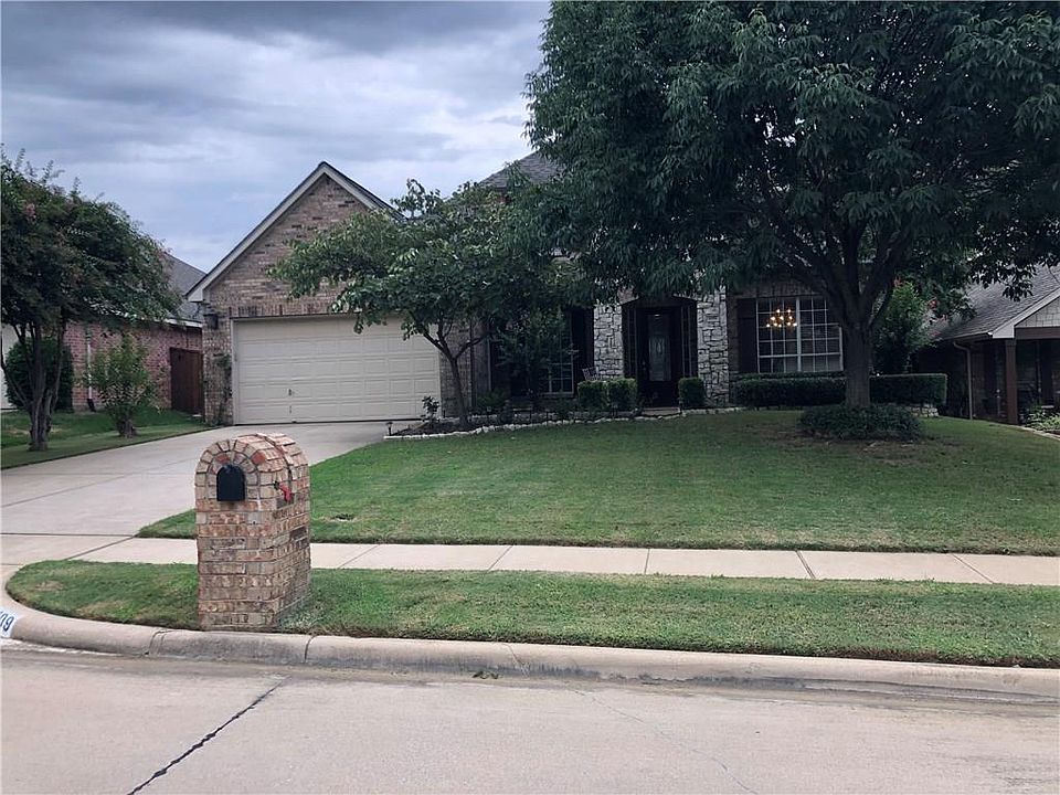 1st image of 109 Lakehill Dr