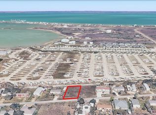 160 Lago Vista Dr, Rockport, TX 78382