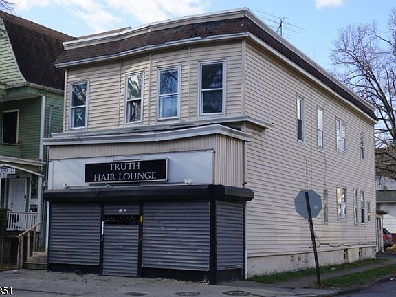 2nd image of 275 Halsted St