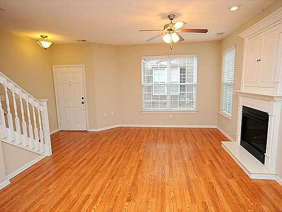 4th image of 5985 Ludington Dr