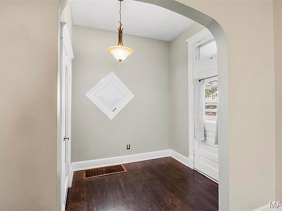 3rd image of 528 Hillsboro Ave