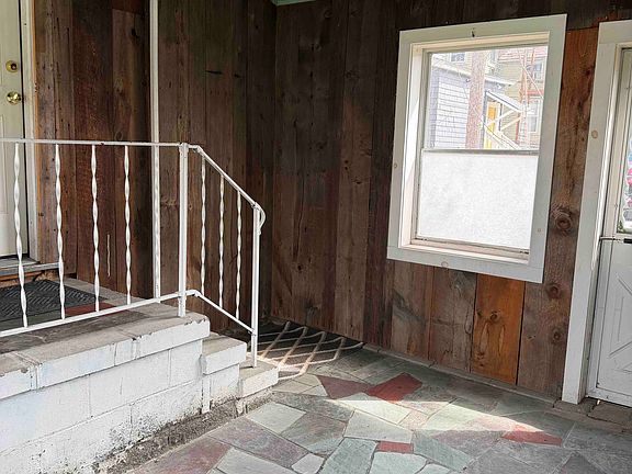 3rd image of 40 Pleasant St