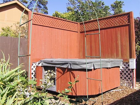 Yes, the spa is included 