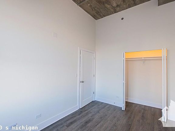 2nd image of 2040 S Michigan Ave #816