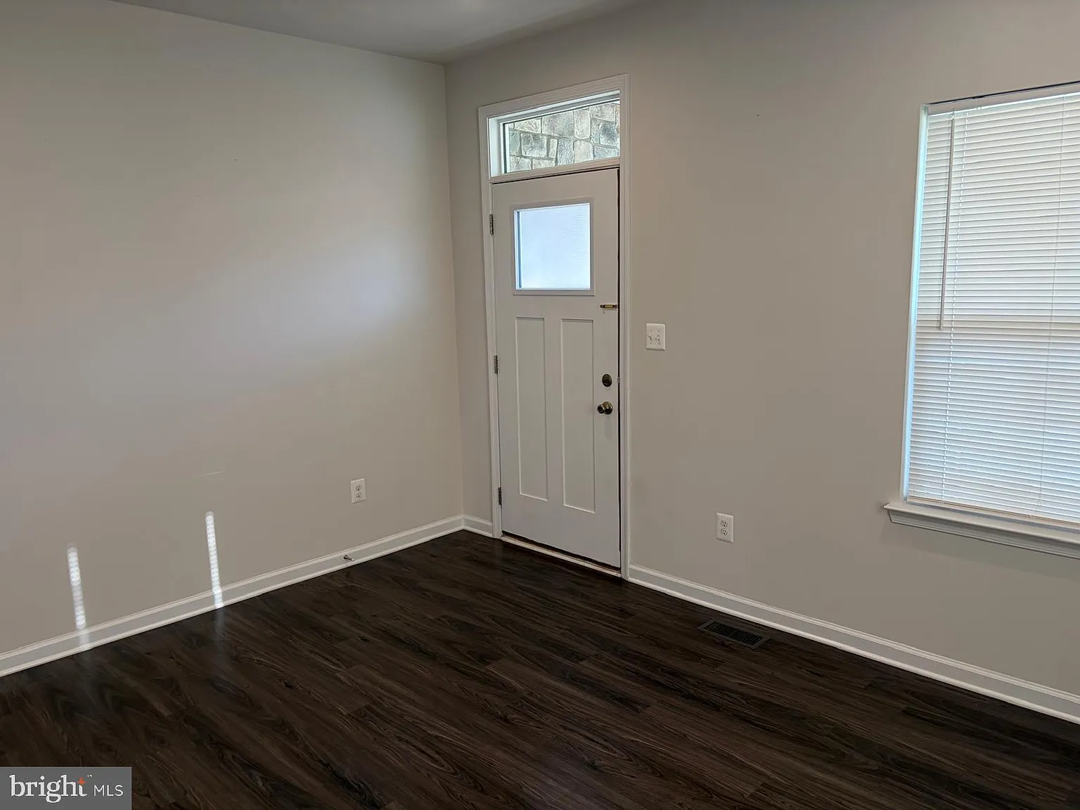 5 bed, 3.5 bath, 4011 sqft, $4,200 — Photo 4