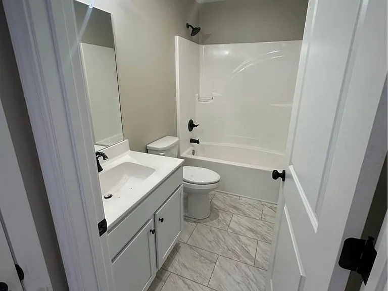 406 Sanderson Dr — Photo 6