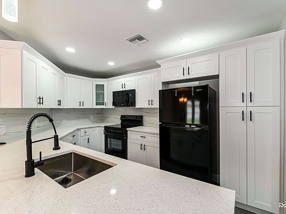 5th image of 1431 SE 12th St