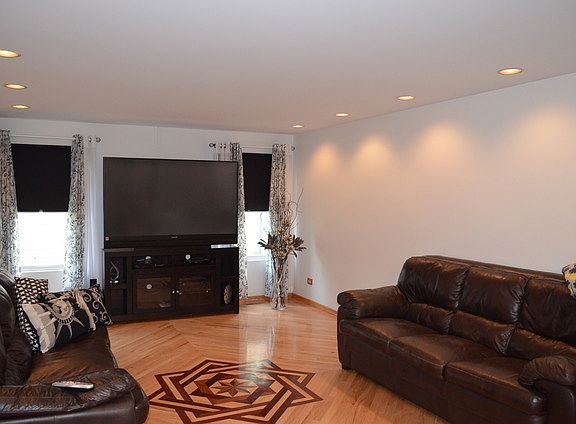 4th image of 2112 S Lone Star Dr