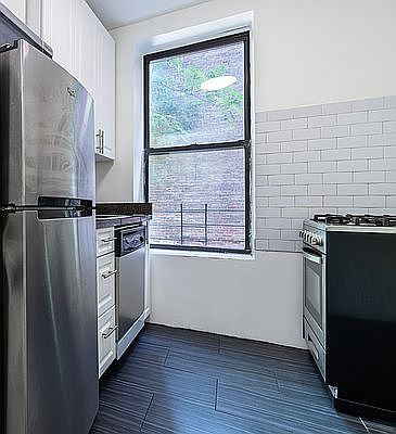 3rd image of 28 Macombs Pl APT 24