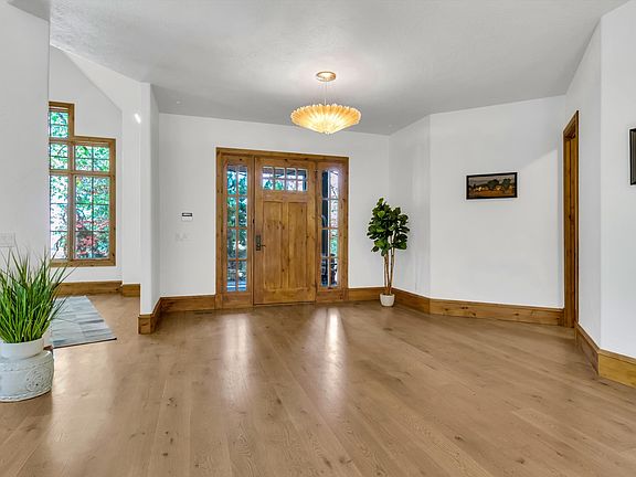4th image of 1400 Cove Cir