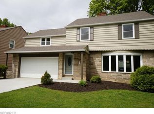 628 Quilliams Rd, Cleveland Heights, OH 44121