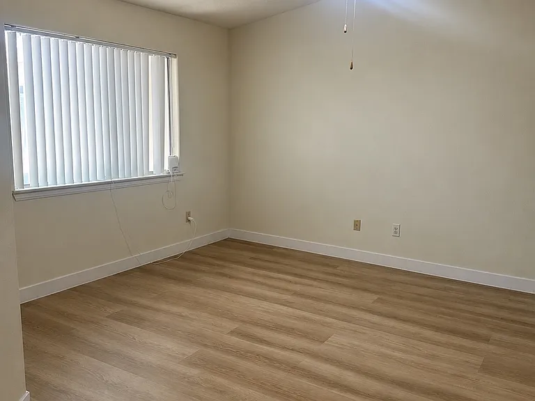 12802 Dillon Ln — Photo 8