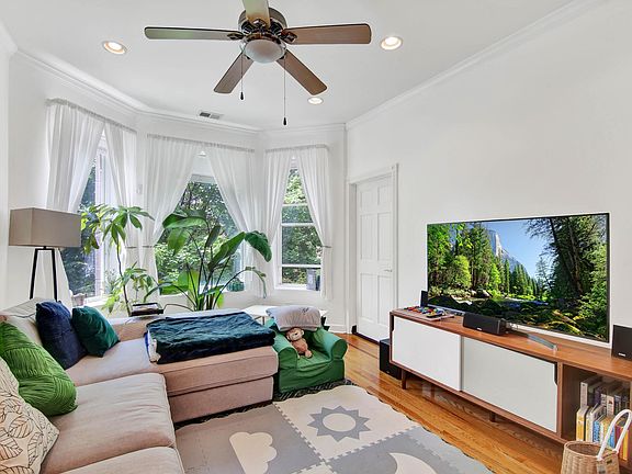 4th image of 2623 N Whipple St #2