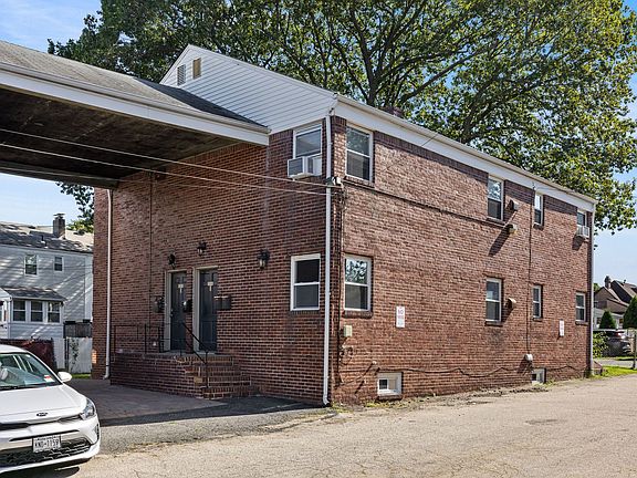 3rd image of 318 Court Ave #320