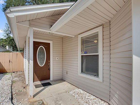 3rd image of 1183 Cove Landing Dr