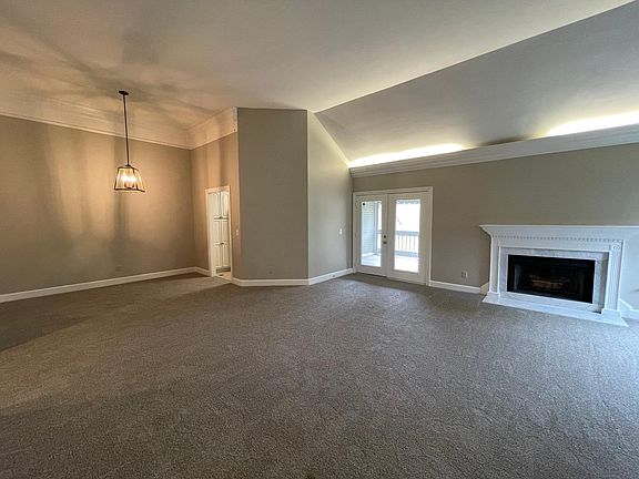 3rd image of 712 Arkland Pl