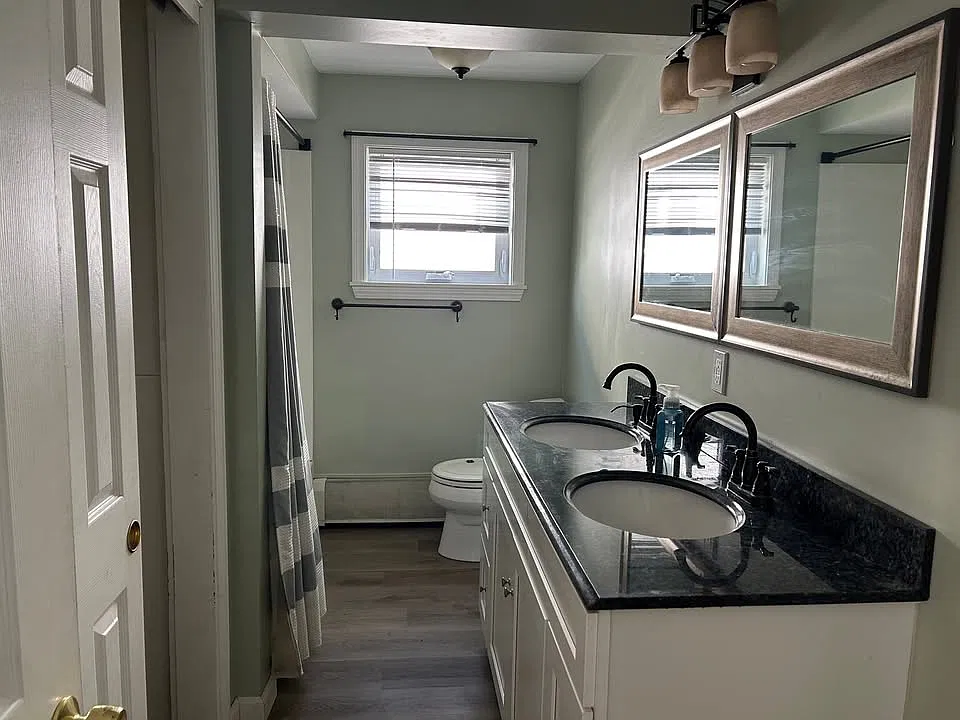 3 bed, 1350 sqft, $2,700 — Photo 4