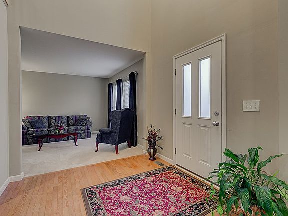 2nd image of 10314 Meadow Glen Dr