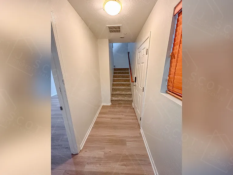 746 N Laguna Dr — Photo 3