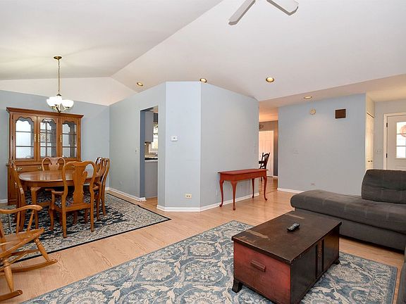 4th image of 345 Wildwood Dr