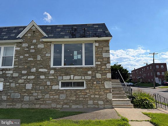 3rd image of 7554 Forrest Ave