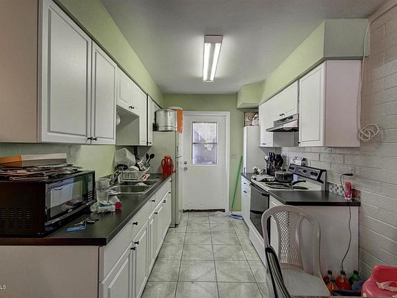 3rd image of 644 S Mesa Dr