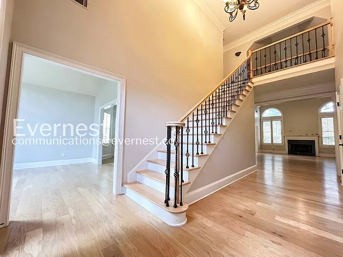 4706 Woodlawn Ct NE — Photo 3